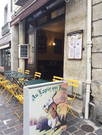 au lapin qui fume les cerisiers tours.